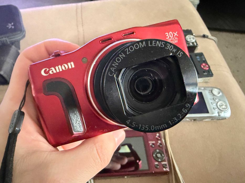 Комплект от 11 употребявани компактни фотоапарата Canon, Pentax, Nikon и други