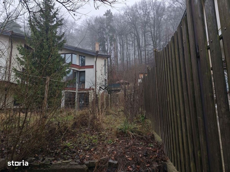 Proprietate amplă cu două case și teren generos, Brașov – str. Cariere