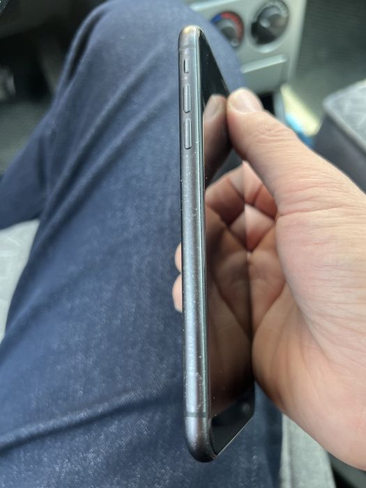 Продам Iphone 11.