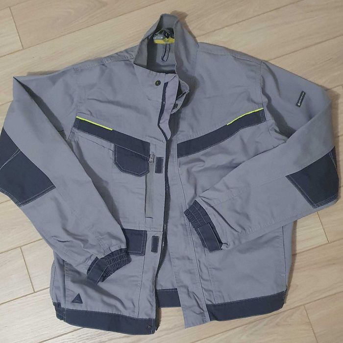 продам  два костюма