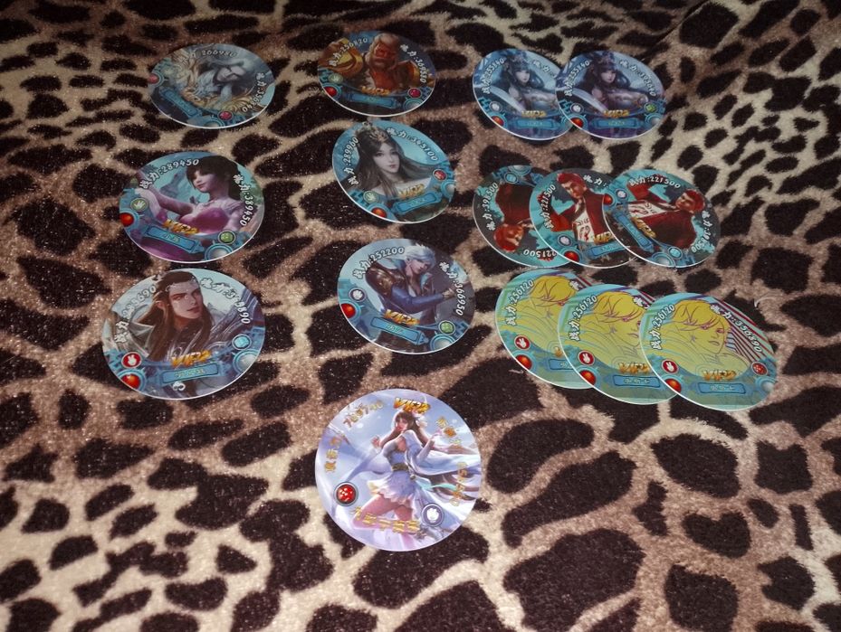 Продам большие пластиковые фишки по " Боевому континенту "