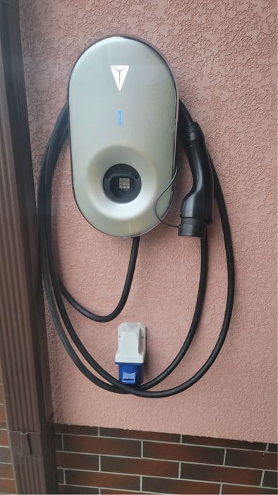 Зарядная станция от электромобиля