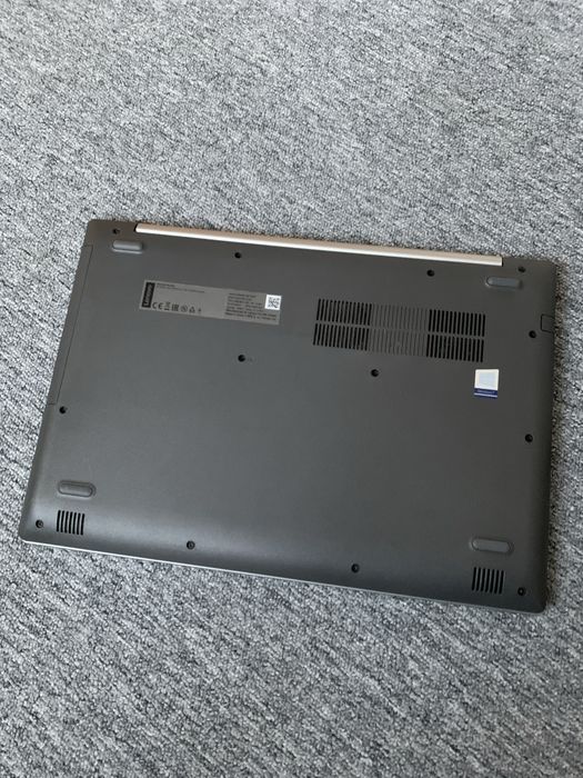 Laptop LENOVO IdeaPad 330 Procesor AMD A9 3.0GHz DDR4 8GB, HDD 1TB