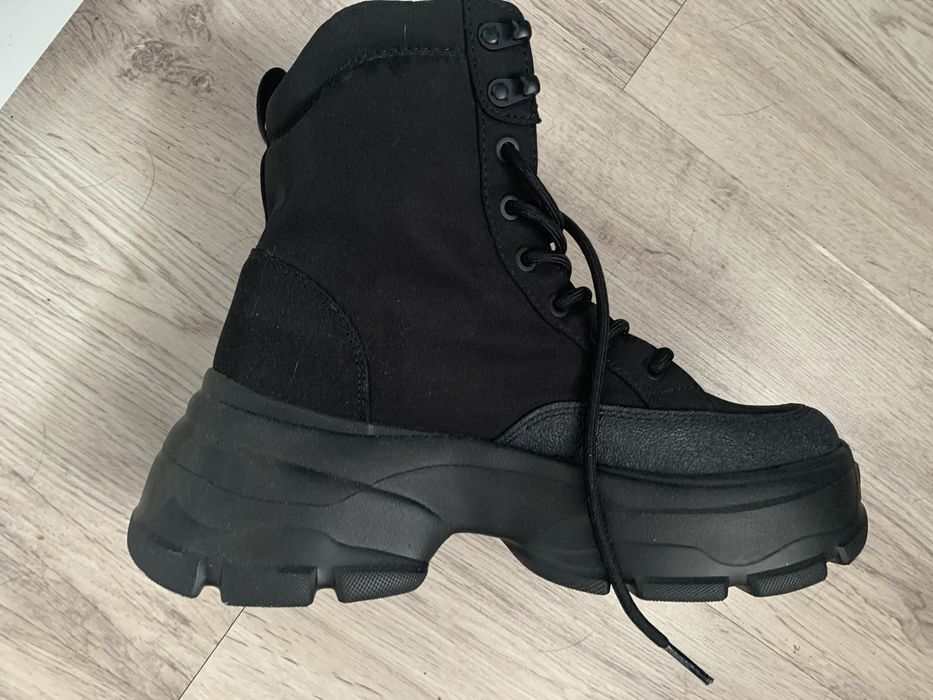 Продам ботинки новые