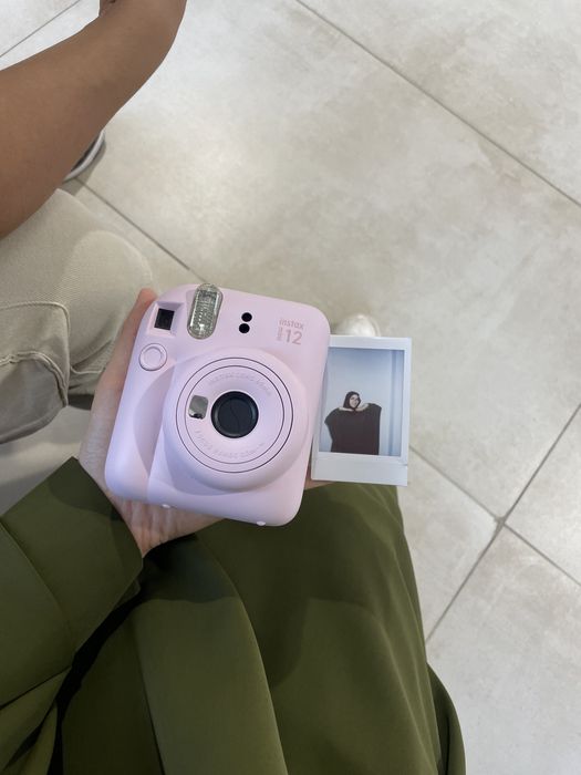Instax сатылады,еш жері сынбаған