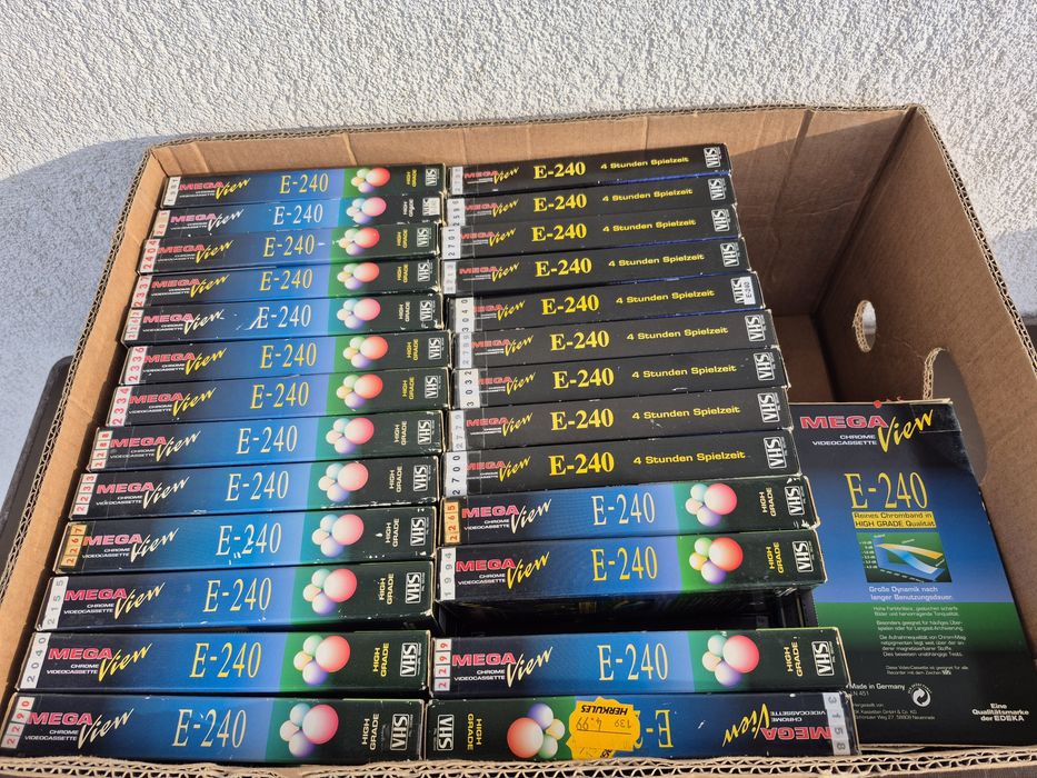 Vând lot 30 casete video VHS originale Mega view, 240 minute cu filme