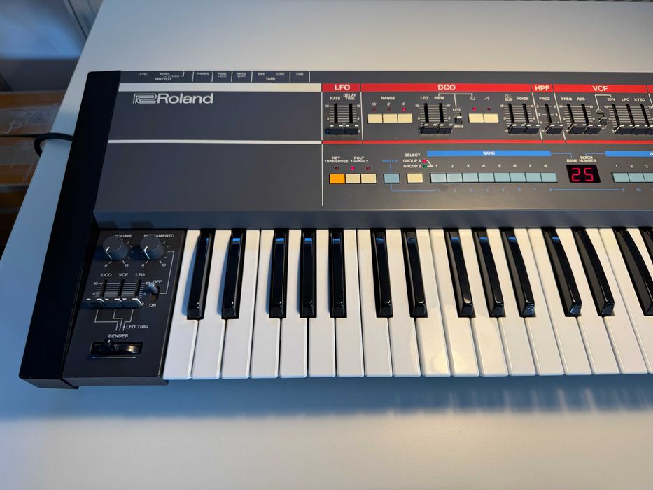 Roland Juno 106 - sintetizator analog