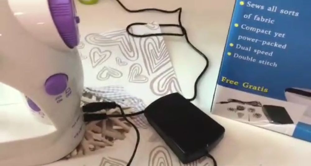 Portativ tikuv mashinasi, pedal bilan Mini Sewing Machine SM202

 Mini