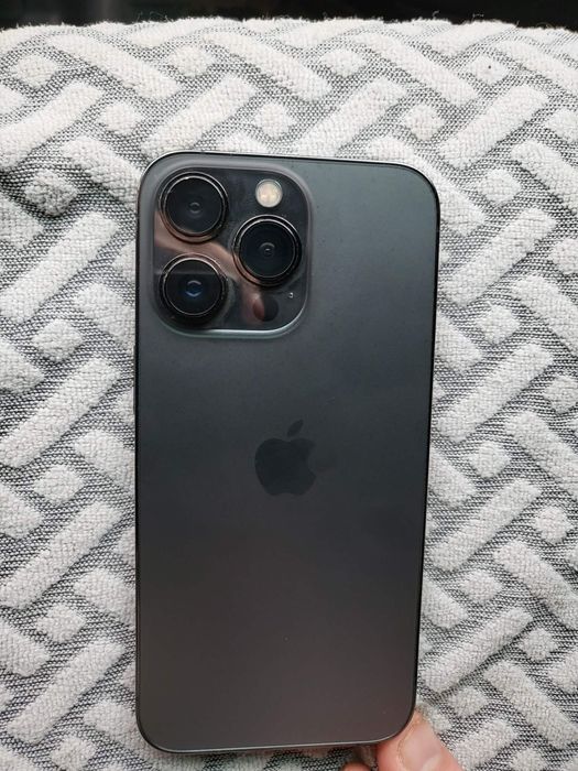 Vând iPhone 13 Pro impecabil