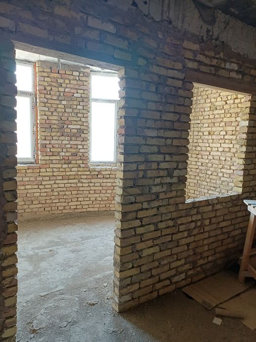 3 xonalin Kvartira sotiladi