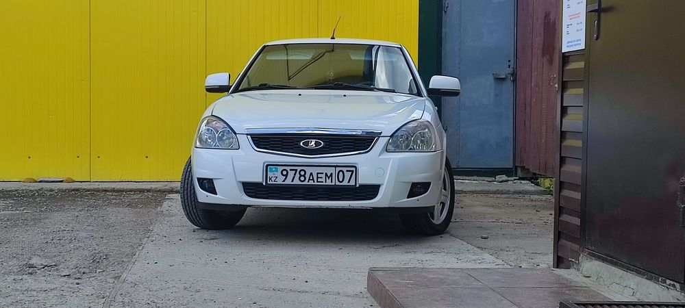 Продам машину Лада приора
