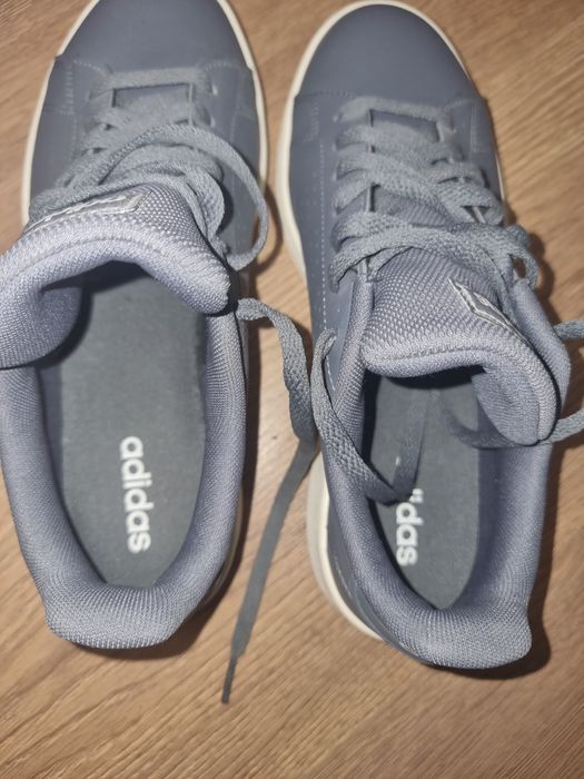 Adidași ADIDAS noi nr 40