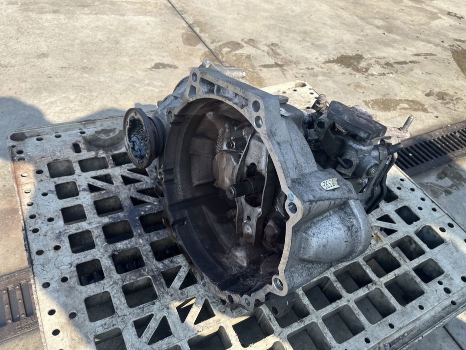 Cutie viteze manuala Vw Golf 7 1,6 TDI 2015 CLH MWW carcasa defecta