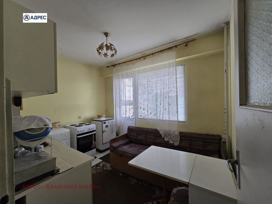 Продава се Двустаен апартамент в Плевен, Сторгозия - 62 кв.м за 617 €/кв.м - Снимка #2