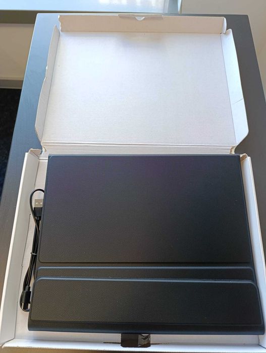 Husa Doohoeek detasabila cu tastatura iluminata pentru Apple iPad Pro 13