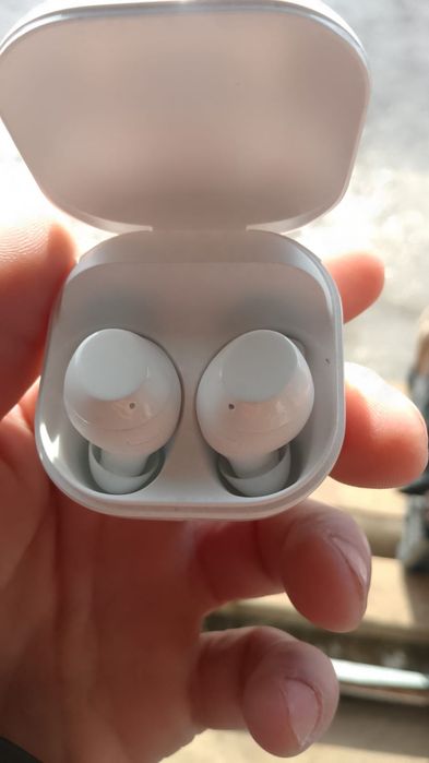 Беспроводной наушник