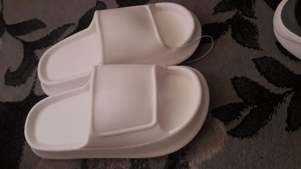 тапочки, кроксы по 2 тысячи