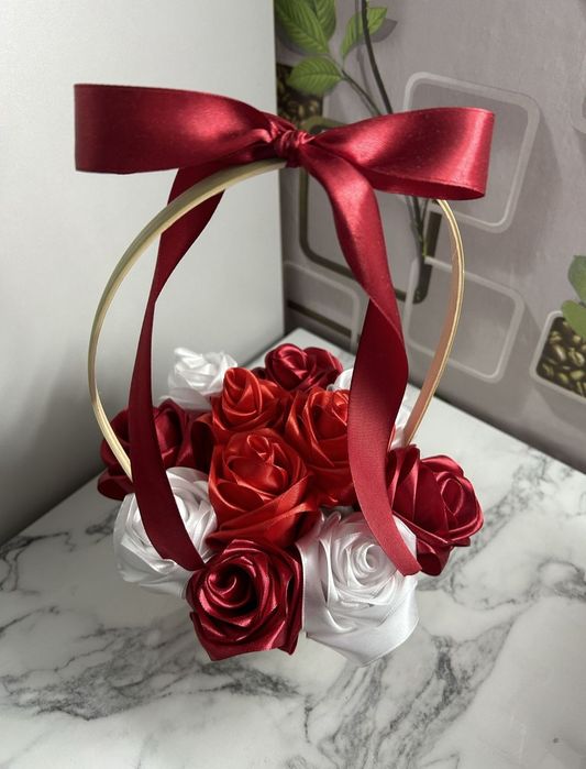 Декоративные розы в корзинке