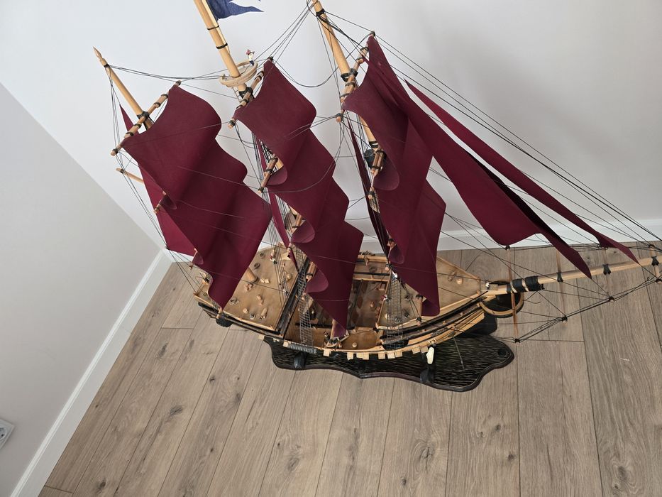 Продам корабль сувенирный