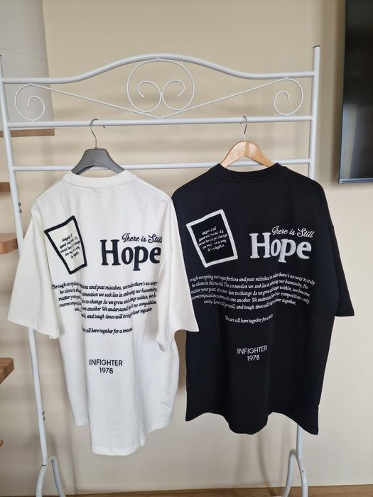 Страхотни тениски , овърсайз,  унисекс 
INFINGTER 
Най-висок клас материя и
изработка
Размери  S M L XL 2XL 
Всеки един артикул разполага с QRкод за
п