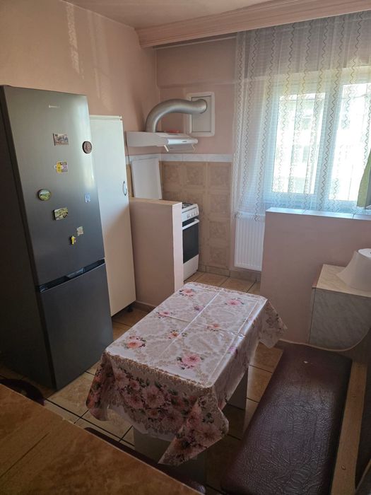 Inchiriez apartament zona Gardu Rosu