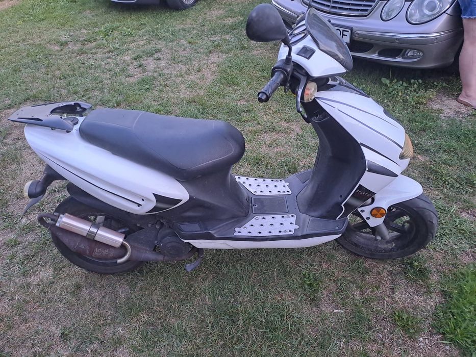 Scuter benzina , in stare foarte buna