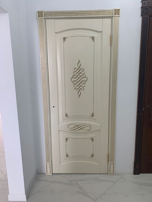 Двери межкомнатные из дуба.