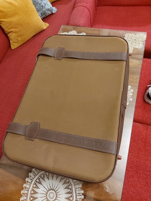 Куфари 2бр. големи 2бр. малки.