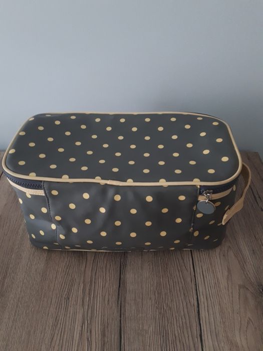 Куфарче/ Несесер за гримове, бижута или тоалетни принадлежности