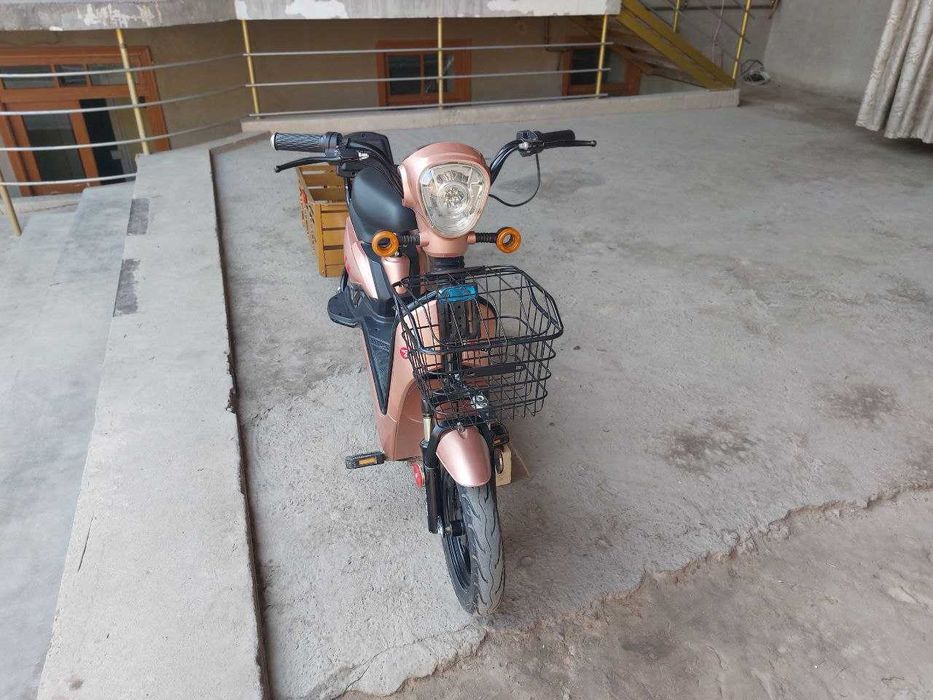 Продаю электроскутер с прицепом.