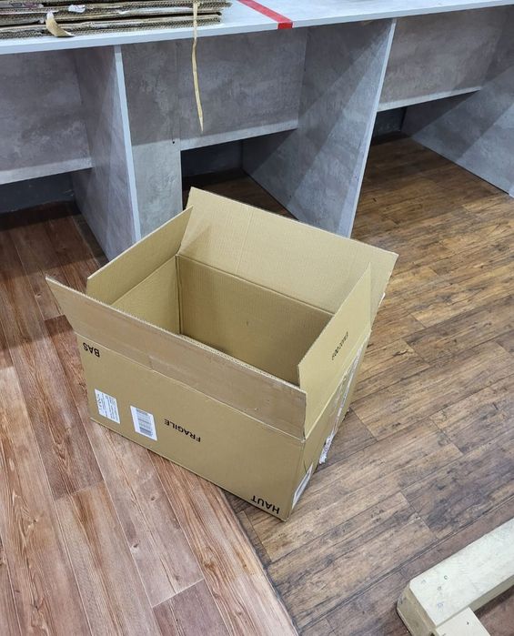 Картонные коробка