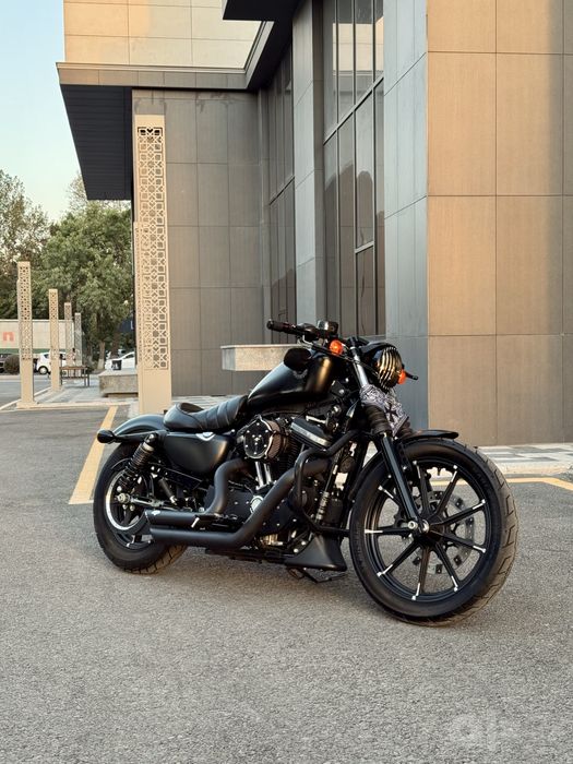 Harley Davidson Sportster XL883N Iron