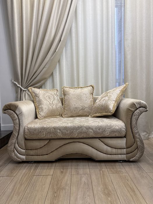 Диван раскладной, с подушками