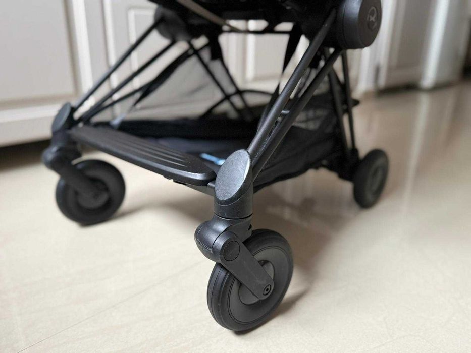 Carucior Cybex Coya Simply Flowers Beige / Bej ideal pentru avion