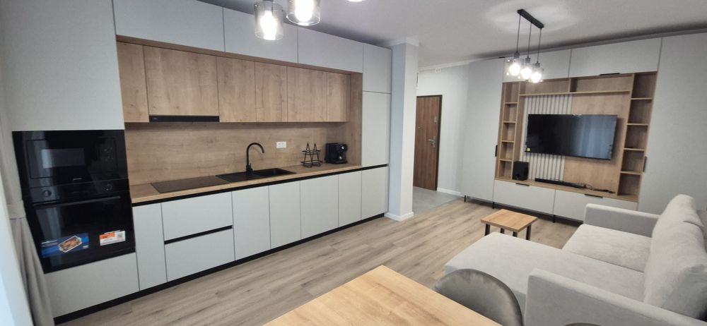 Închiriez apartament 2 camere Grand Hill Oradea cu loc de parcare