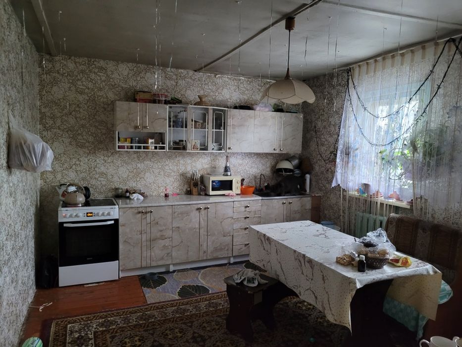 Продам дом возле озера с участком