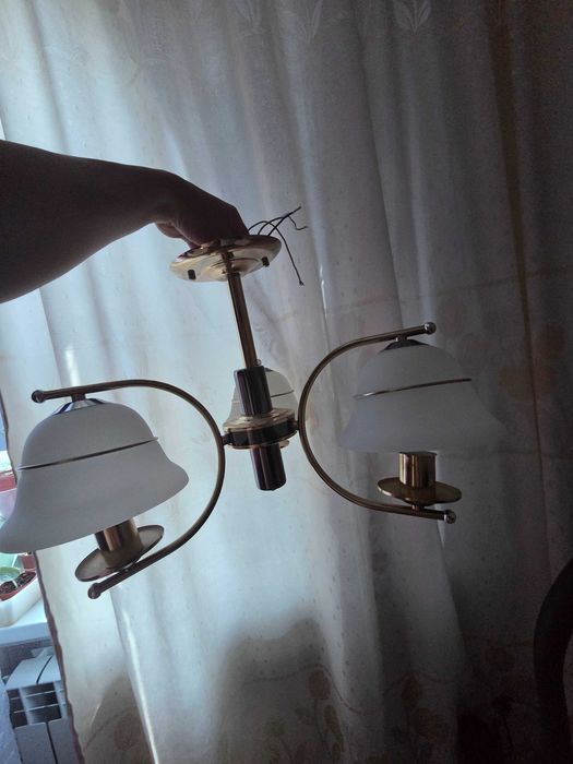 Продам люстру в хорошем состоянии
