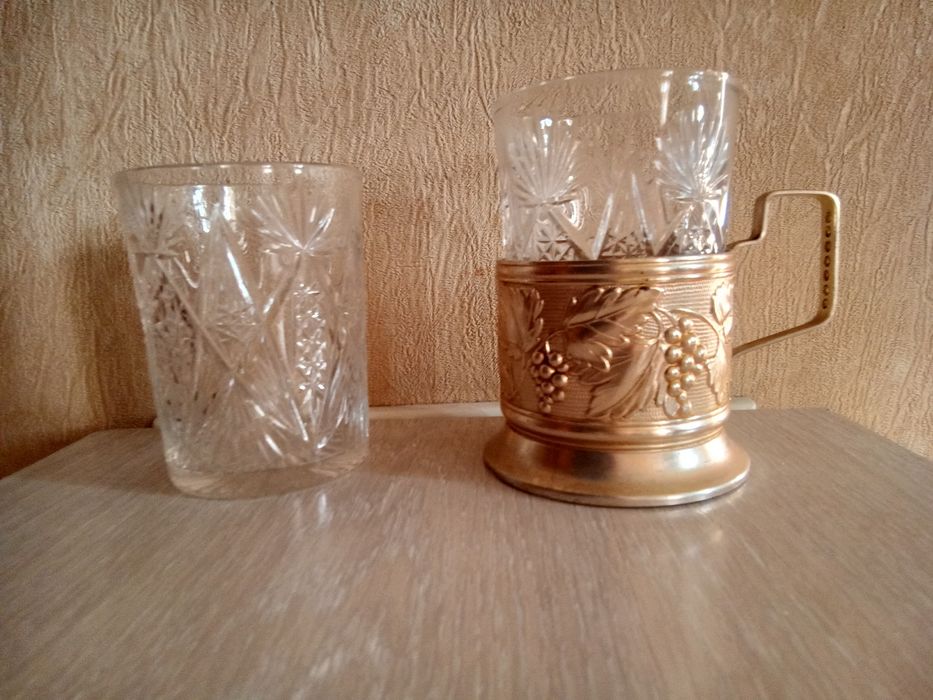 Хрустальная посуда  (цена договорная).