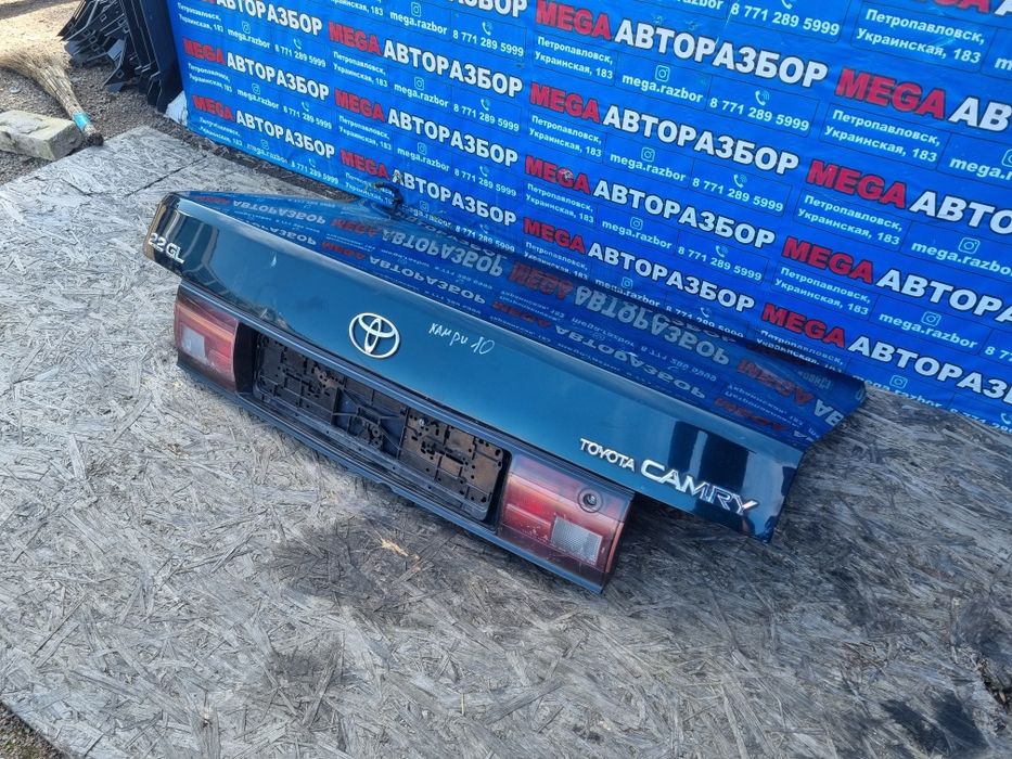 Кришка богажника на camry 10.