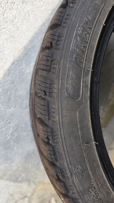 Гуми 245/40 R18.
