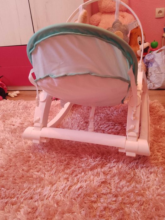 Детски шезлонг люлка с вибрации и песни