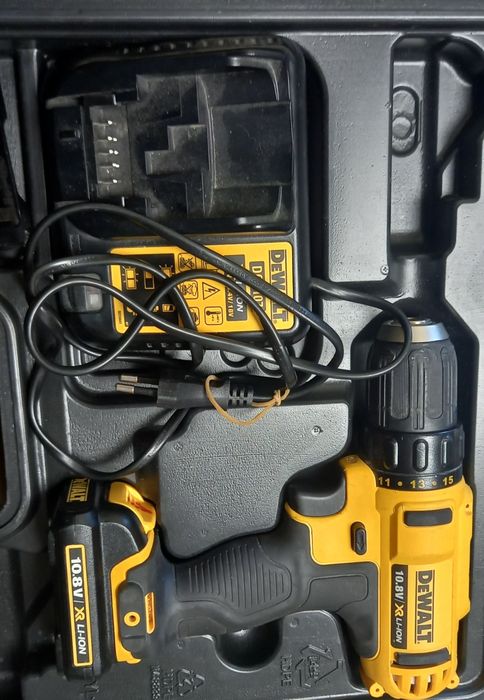 Винтоверт Dewalt DCD710C2