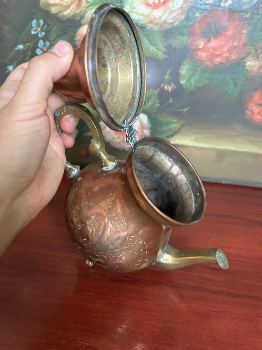 A381 550g, 25 cm H, 21cm latime Frumos ceainic alama si bronz