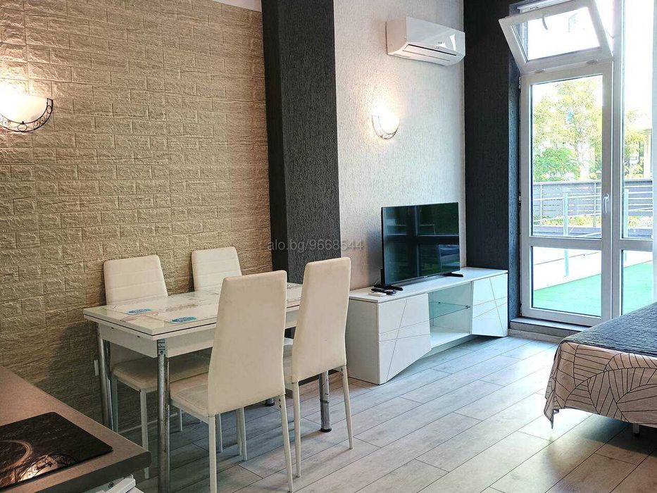 Слънчев браг,Апартамент със собствена веранда, до плажа и  с басейн