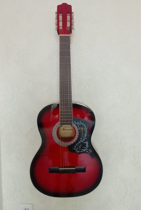 Продам гитару новую