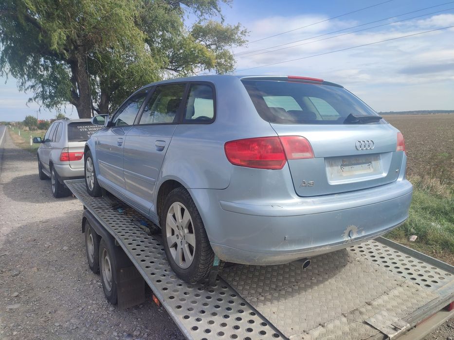 Dezmembram Audi A3 8P USA DREAPTA FATA/ USA DREAPTA SPATE/USA STANGA SPATE