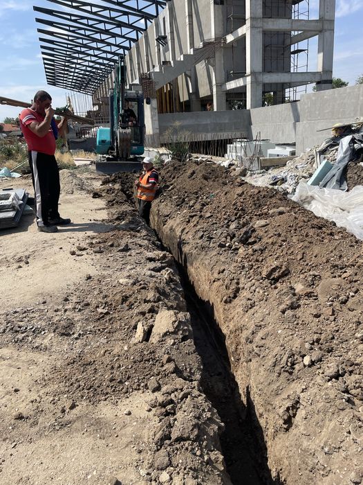 Miniexcavator de inchiriat