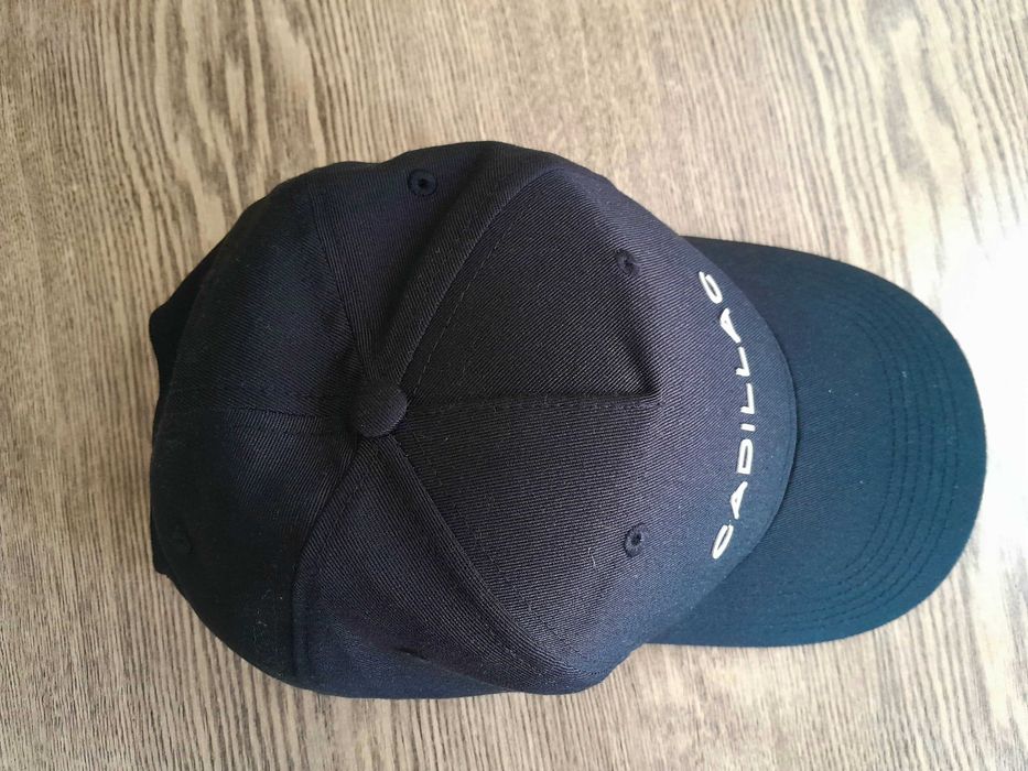 Шапки Scuderia Ferrari, Cadillac