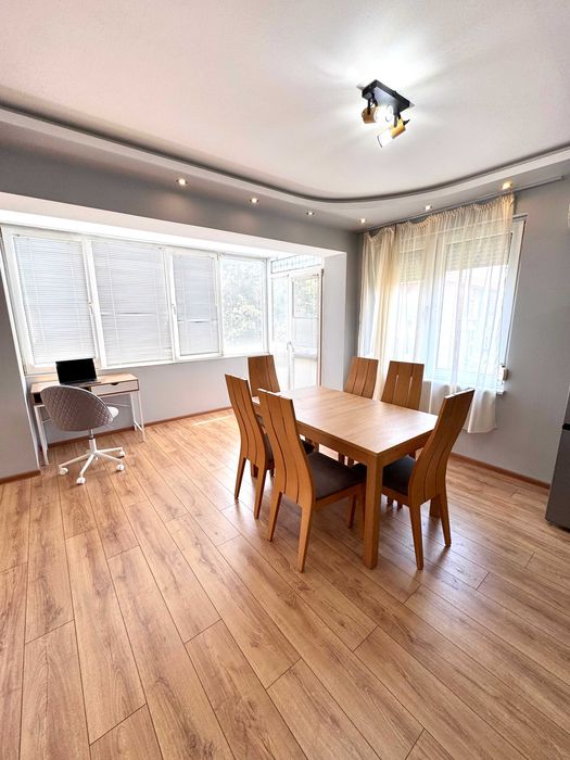 Дава се под наем Тристаен апартамент в Пловдив, Гагарин - 120 кв.м за 612 € - Снимка #2