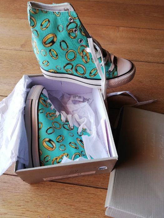 Дамски кецове, нови, цветни, свежи...